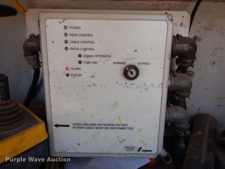 image for item IQ9629 2000 Mack MR688S  pump truck