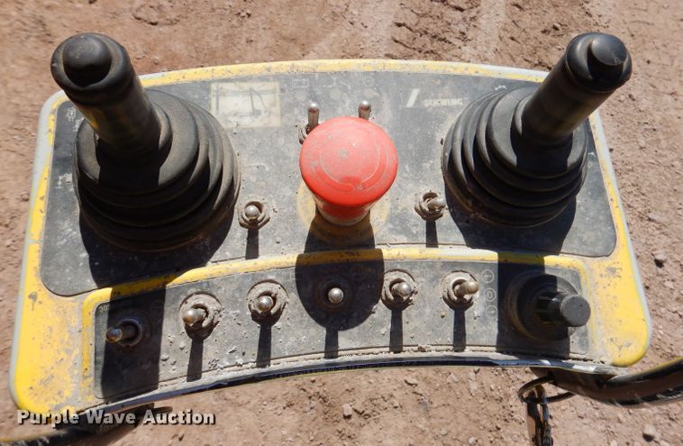 image for item IQ9629 2000 Mack MR688S  pump truck