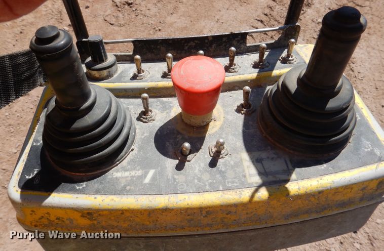 image for item IQ9629 2000 Mack MR688S  pump truck