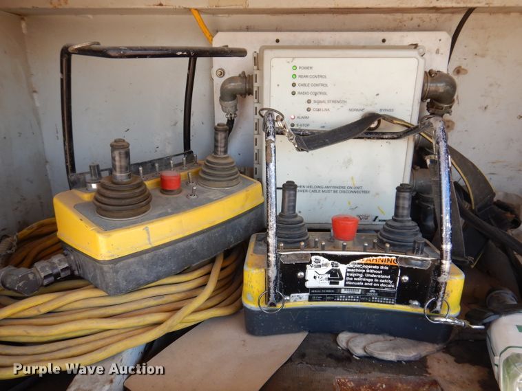 image for item IQ9629 2000 Mack MR688S  pump truck