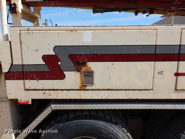 image for item IQ9629 2000 Mack MR688S  pump truck