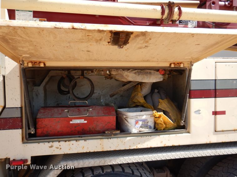 image for item IQ9629 2000 Mack MR688S  pump truck