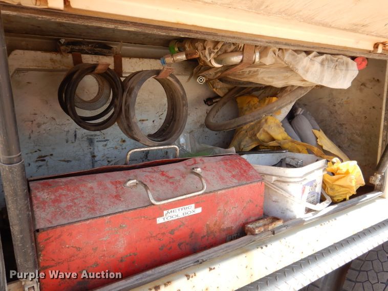image for item IQ9629 2000 Mack MR688S  pump truck