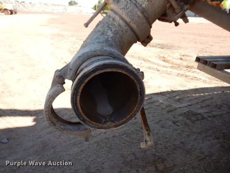 image for item IQ9629 2000 Mack MR688S  pump truck