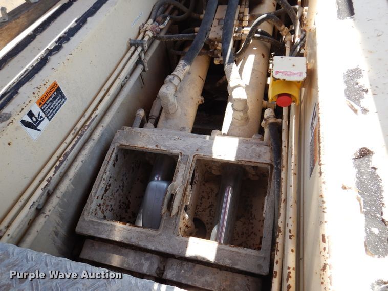 image for item IQ9629 2000 Mack MR688S  pump truck