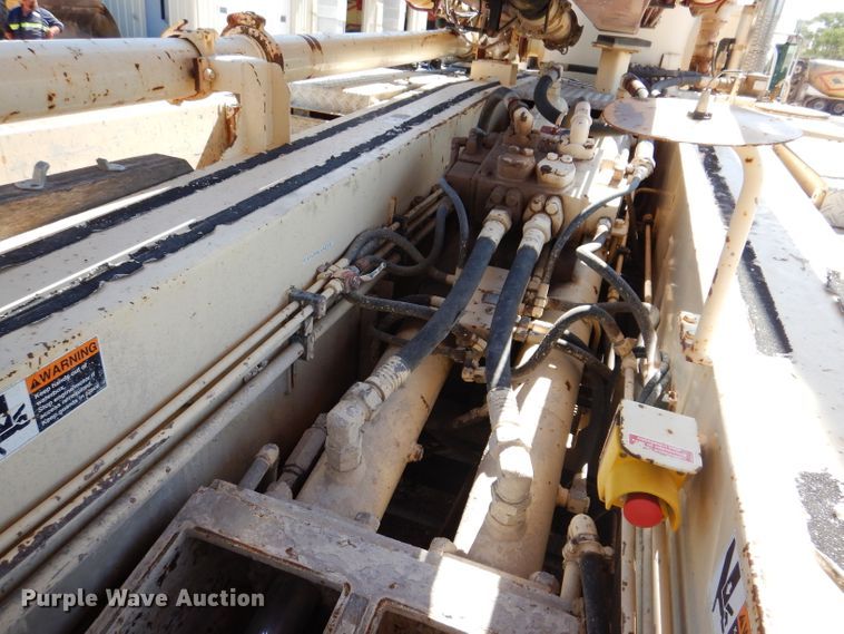 image for item IQ9629 2000 Mack MR688S  pump truck
