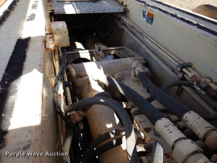 image for item IQ9629 2000 Mack MR688S  pump truck
