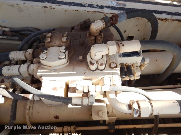 image for item IQ9629 2000 Mack MR688S  pump truck