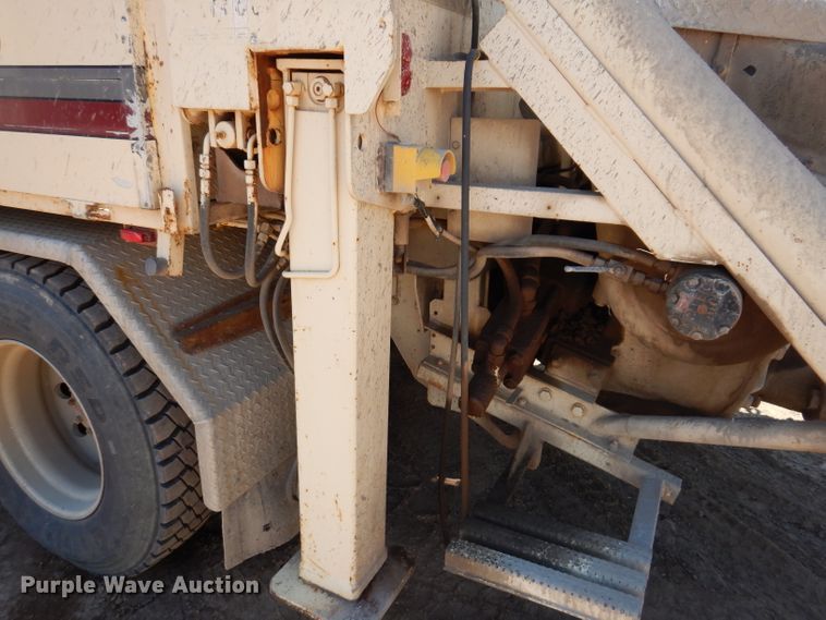image for item IQ9629 2000 Mack MR688S  pump truck