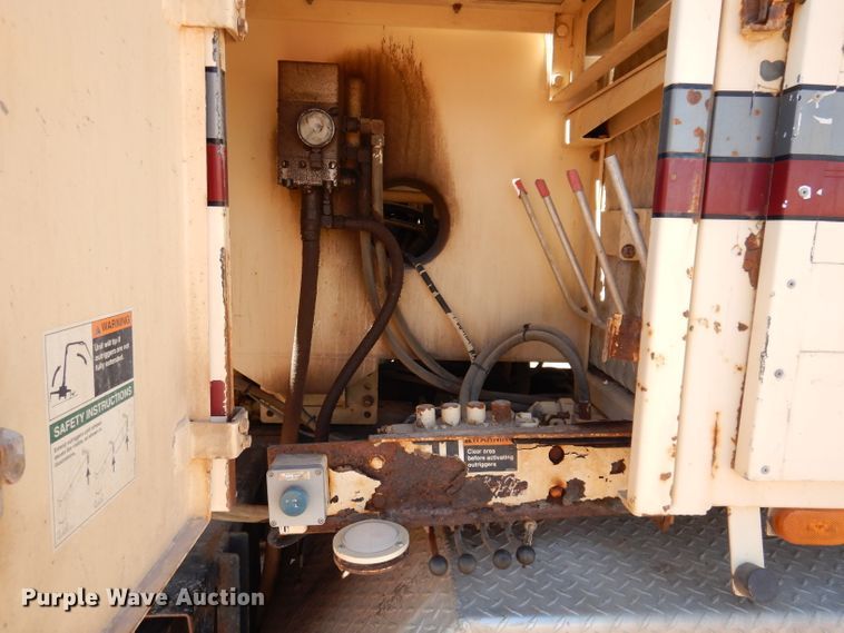 image for item IQ9629 2000 Mack MR688S  pump truck
