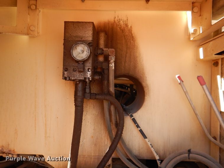 image for item IQ9629 2000 Mack MR688S  pump truck