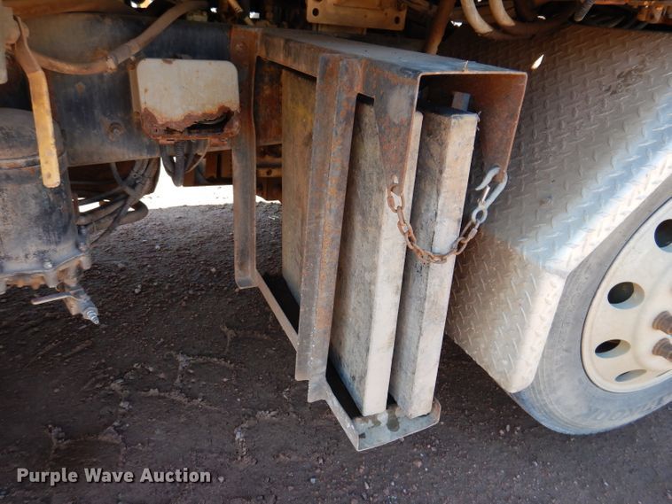image for item IQ9629 2000 Mack MR688S  pump truck