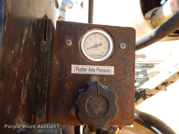 image for item IQ9629 2000 Mack MR688S  pump truck