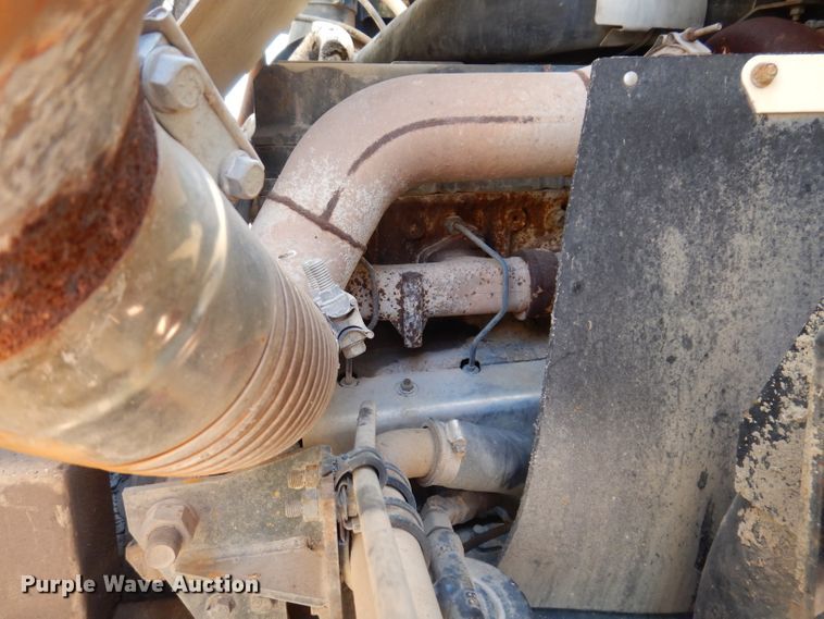 image for item IQ9629 2000 Mack MR688S  pump truck