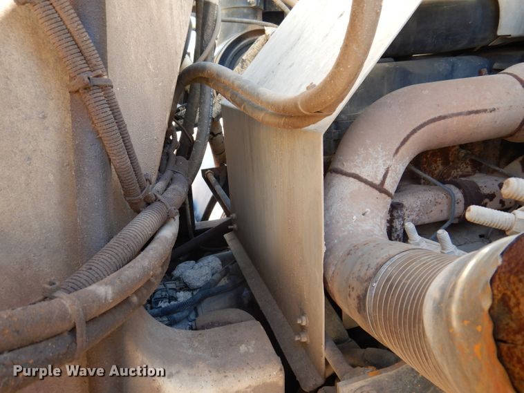 image for item IQ9629 2000 Mack MR688S  pump truck