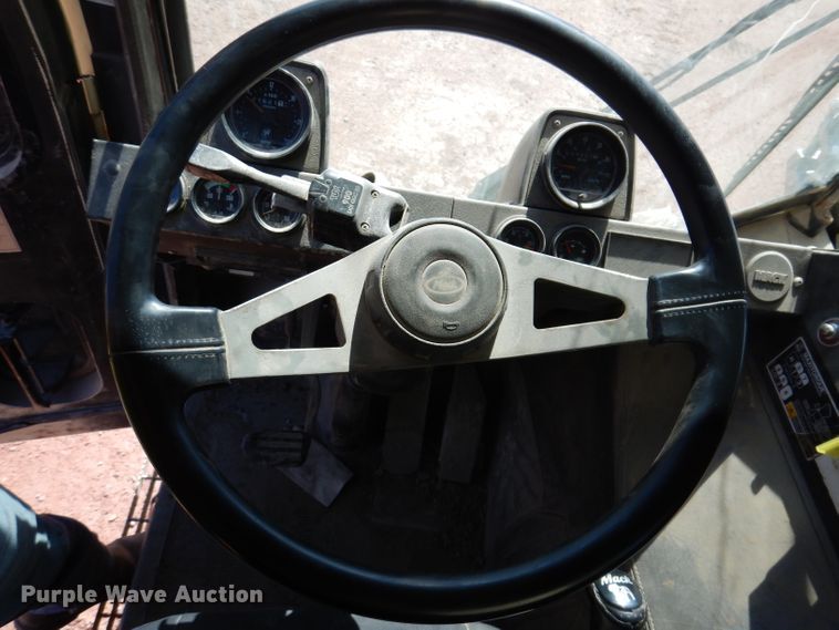 image for item IQ9629 2000 Mack MR688S  pump truck