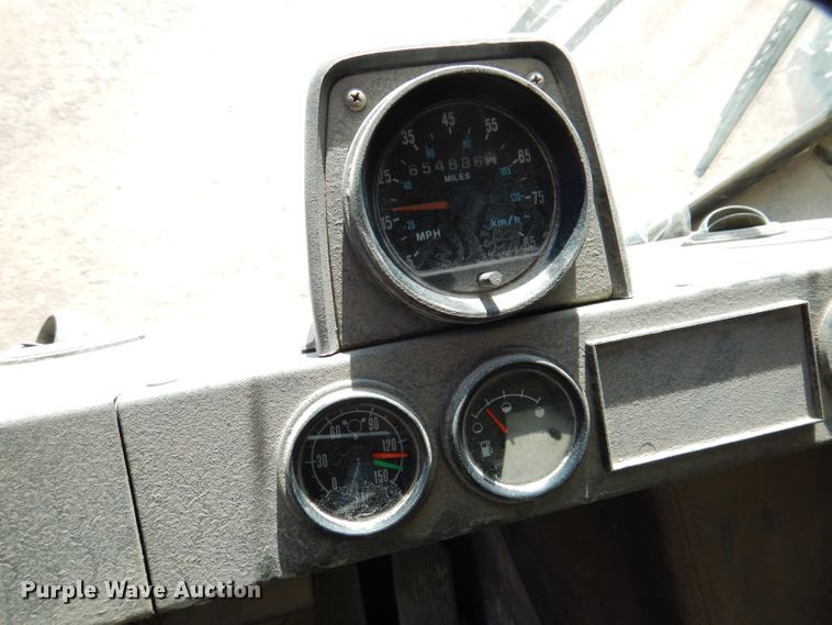 image for item IQ9629 2000 Mack MR688S  pump truck