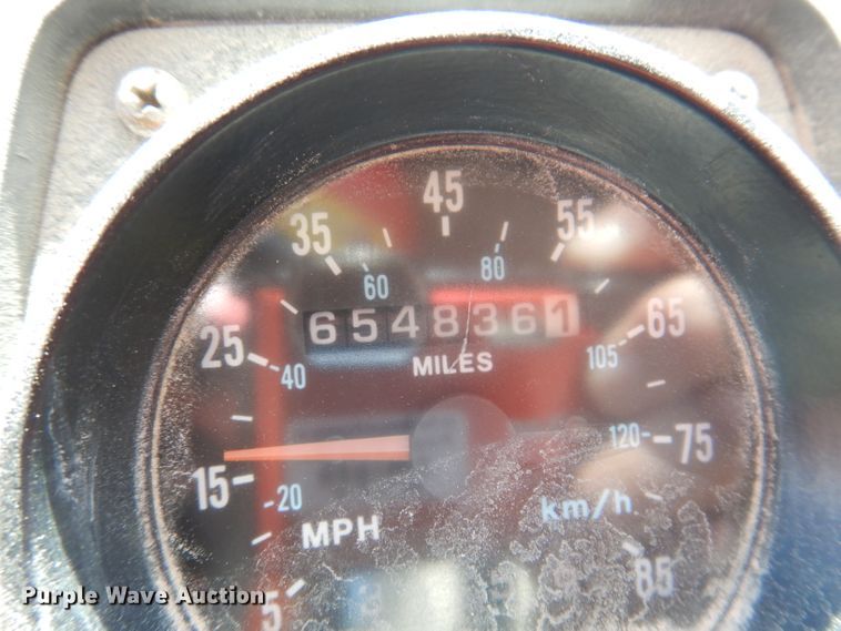 image for item IQ9629 2000 Mack MR688S  pump truck
