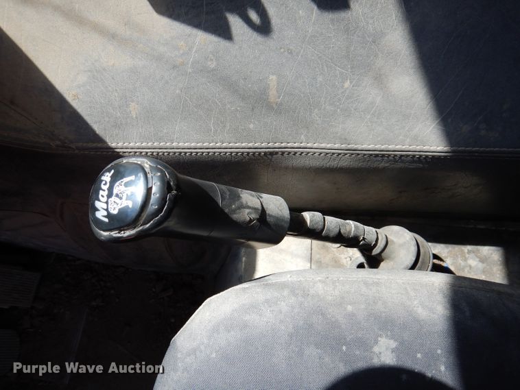 image for item IQ9629 2000 Mack MR688S  pump truck