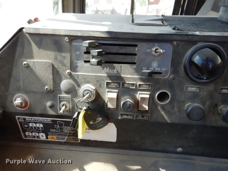 image for item IQ9629 2000 Mack MR688S  pump truck