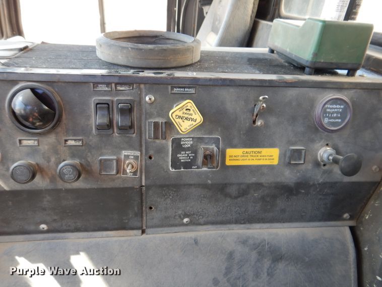 image for item IQ9629 2000 Mack MR688S  pump truck