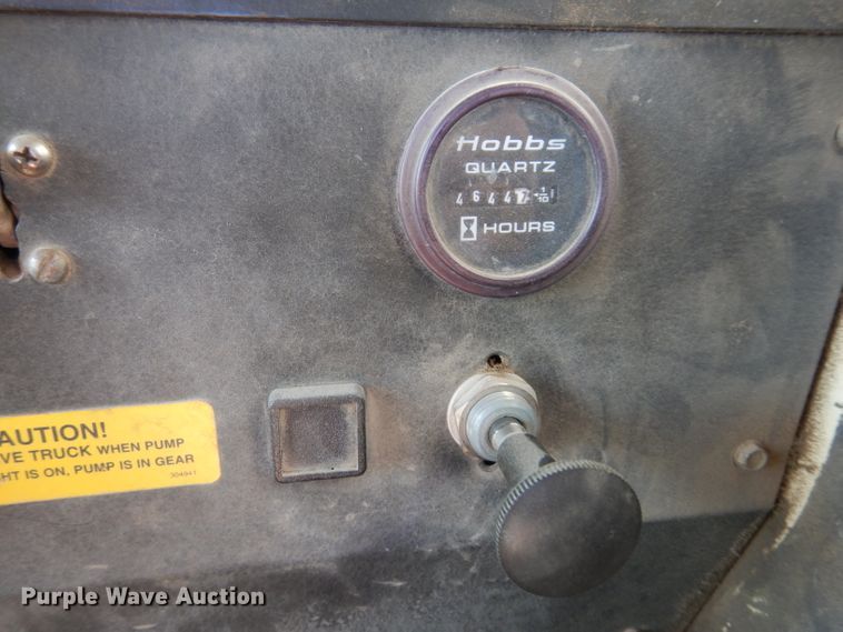 image for item IQ9629 2000 Mack MR688S  pump truck