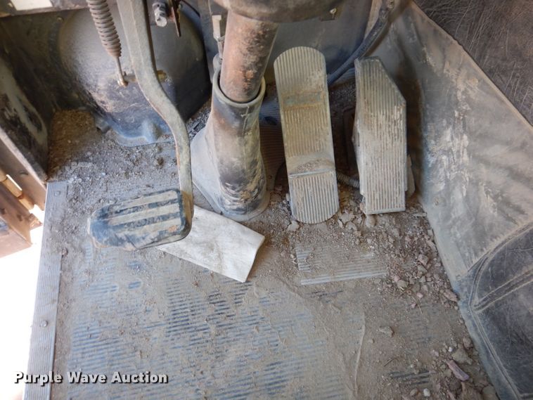 image for item IQ9629 2000 Mack MR688S  pump truck