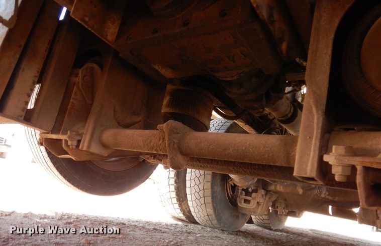 image for item IQ9629 2000 Mack MR688S  pump truck