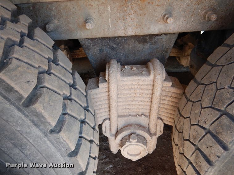 image for item IQ9629 2000 Mack MR688S  pump truck