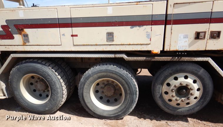 image for item IQ9629 2000 Mack MR688S  pump truck