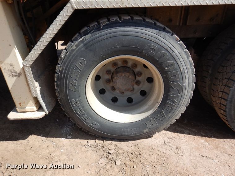 image for item IQ9629 2000 Mack MR688S  pump truck