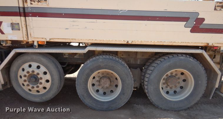 image for item IQ9629 2000 Mack MR688S  pump truck
