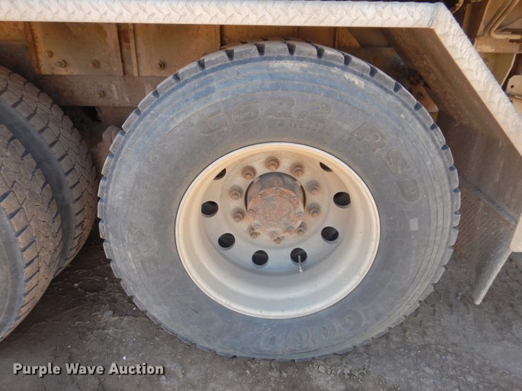 image for item IQ9629 2000 Mack MR688S  pump truck