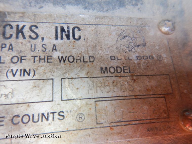 image for item IQ9629 2000 Mack MR688S  pump truck