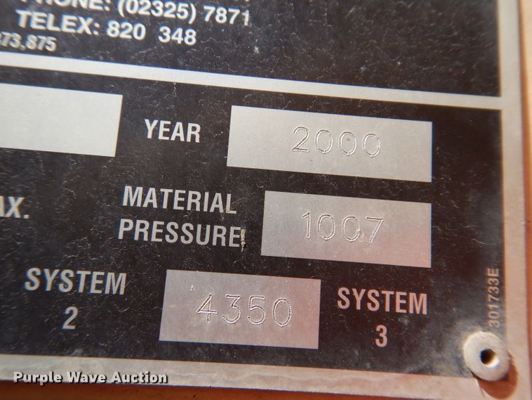 image for item IQ9629 2000 Mack MR688S  pump truck