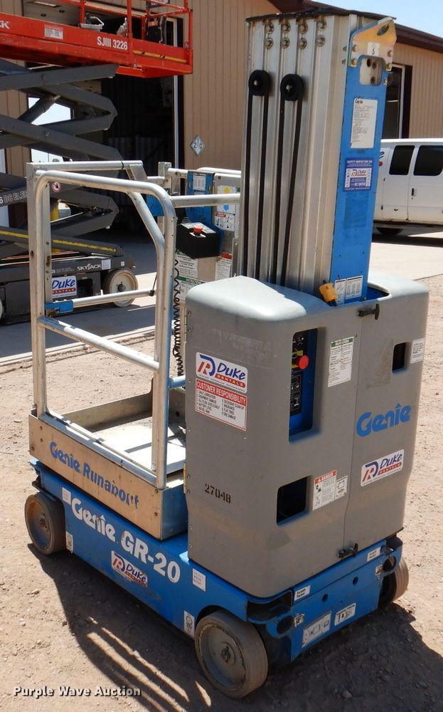 image for item IQ9642 2013 Genie GR20  vertical lift