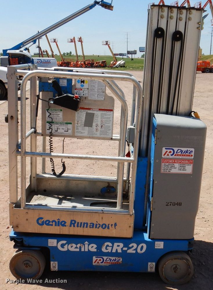 image for item IQ9642 2013 Genie GR20  vertical lift