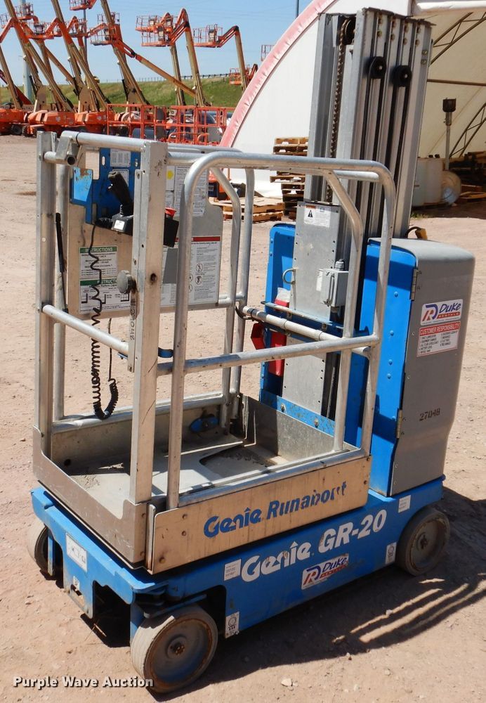 image for item IQ9642 2013 Genie GR20  vertical lift