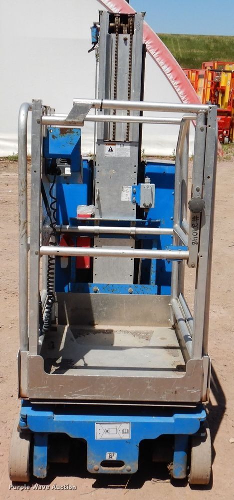 image for item IQ9642 2013 Genie GR20  vertical lift