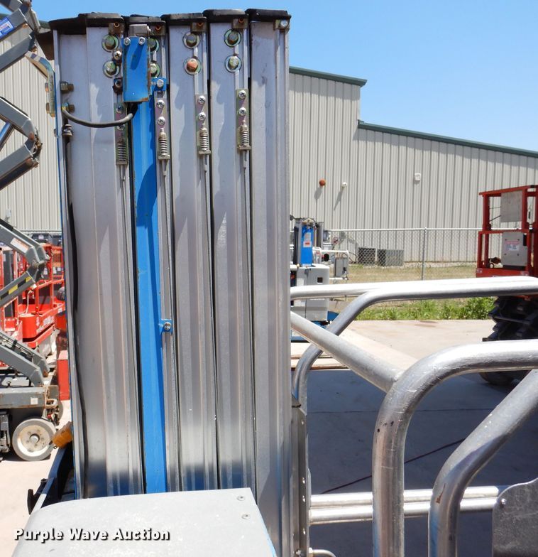 image for item IQ9642 2013 Genie GR20  vertical lift