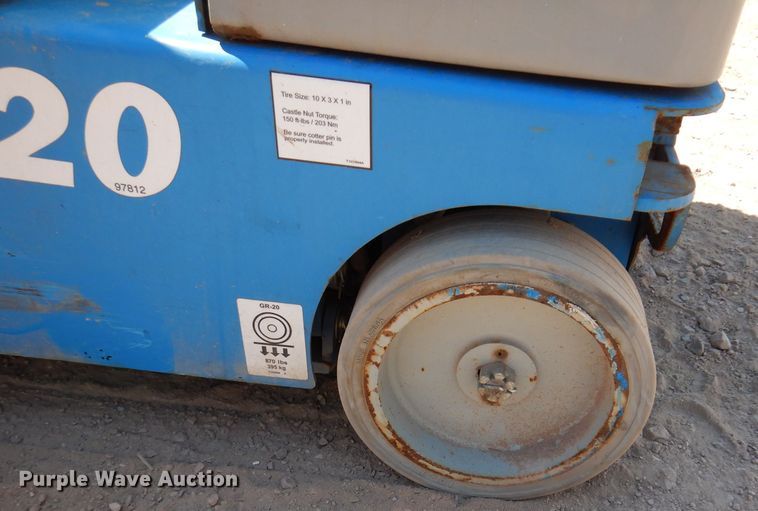 image for item IQ9642 2013 Genie GR20  vertical lift