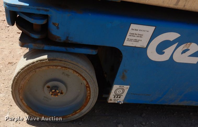 image for item IQ9642 2013 Genie GR20  vertical lift