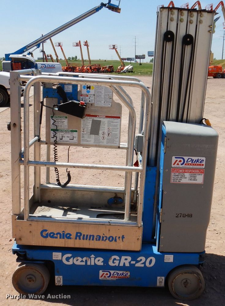 image for item IQ9643 2013 Genie GR20  vertical lift