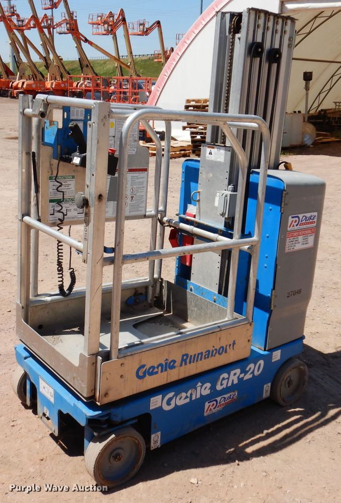 image for item IQ9643 2013 Genie GR20  vertical lift