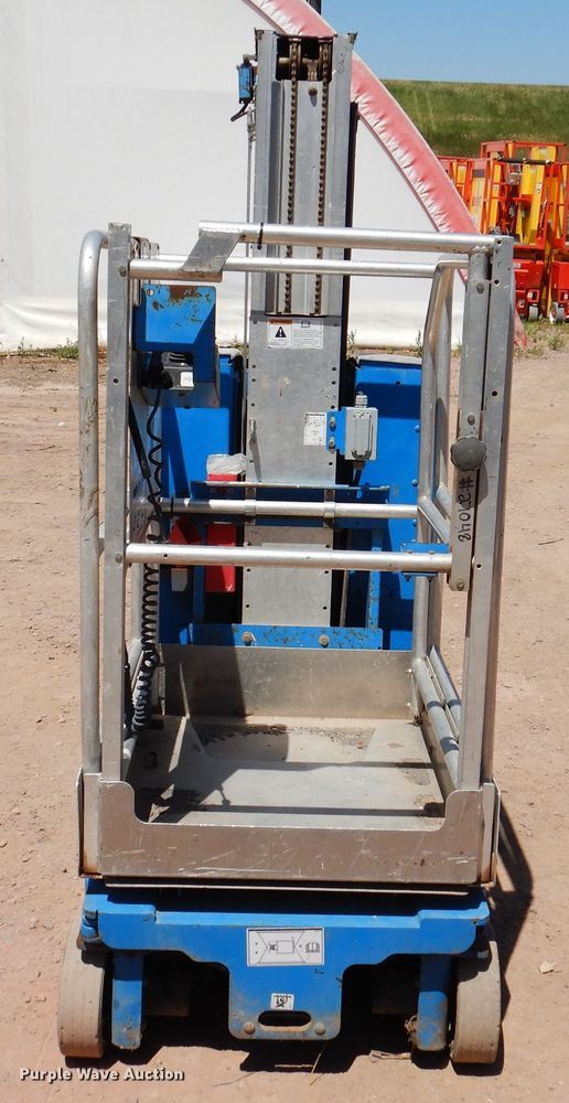 image for item IQ9643 2013 Genie GR20  vertical lift