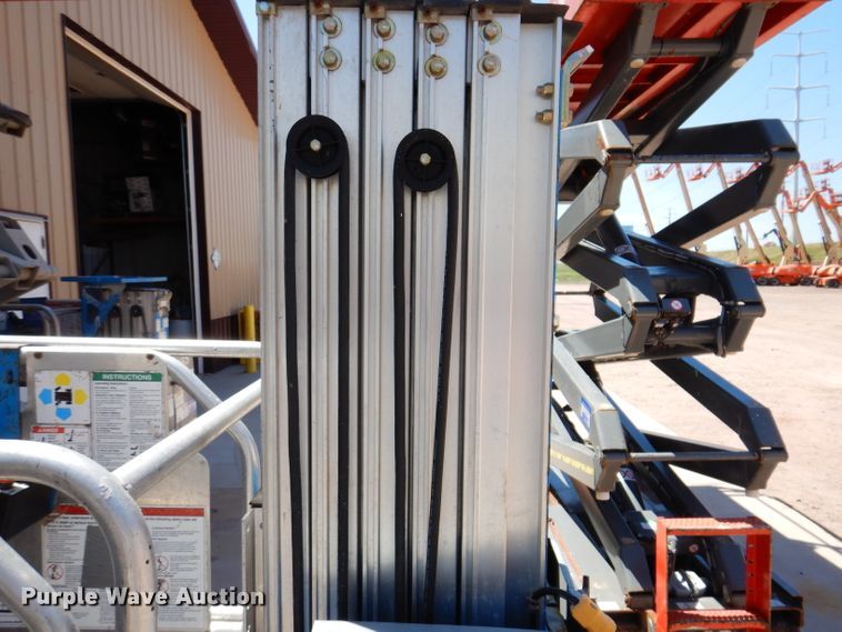 image for item IQ9643 2013 Genie GR20  vertical lift