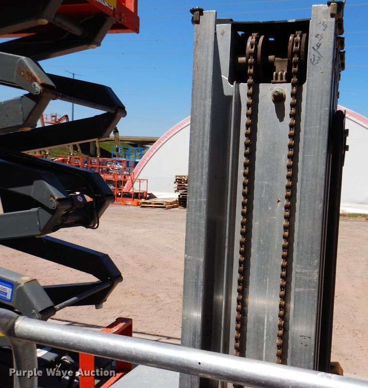 image for item IQ9643 2013 Genie GR20  vertical lift