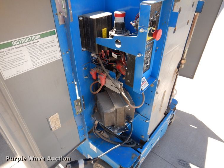 image for item IQ9643 2013 Genie GR20  vertical lift