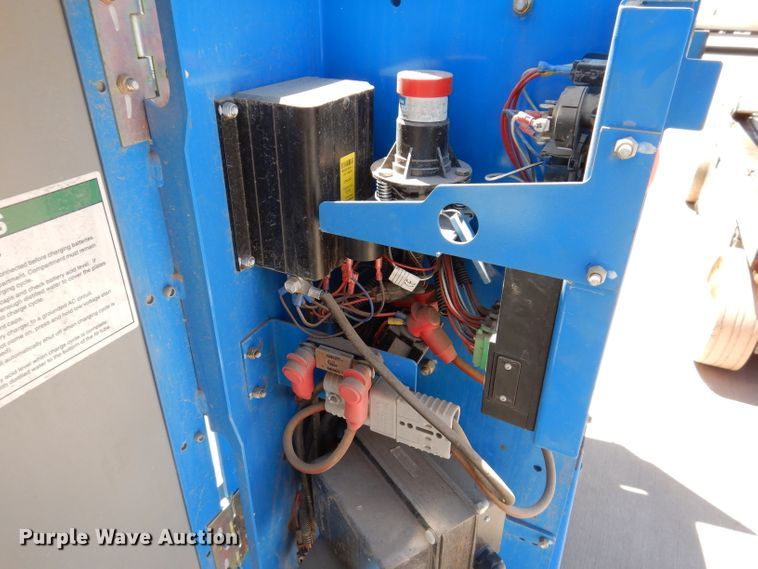 image for item IQ9643 2013 Genie GR20  vertical lift