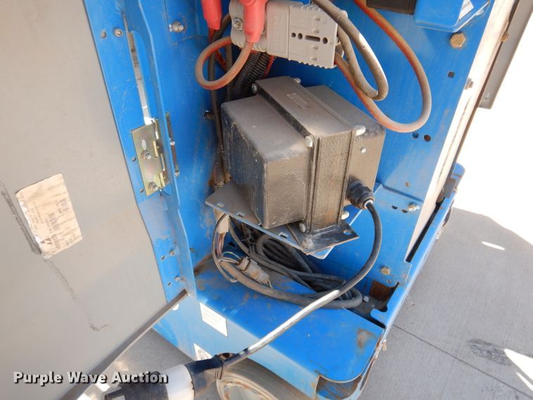 image for item IQ9643 2013 Genie GR20  vertical lift